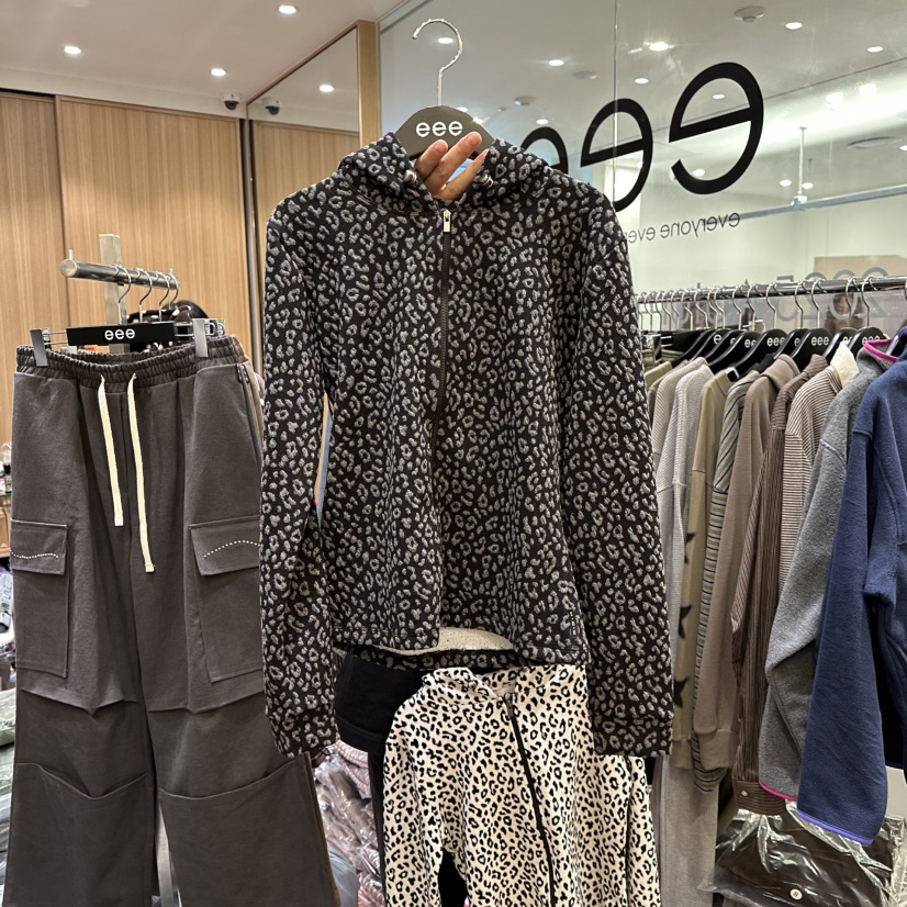 251021-0318服装服饰批发市场趋势与经营策略分析