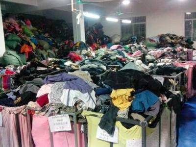 莆田公司探索绿色循环经济 大量旧衣服回收与签约合作新模式引领服装服饰批发行业转型